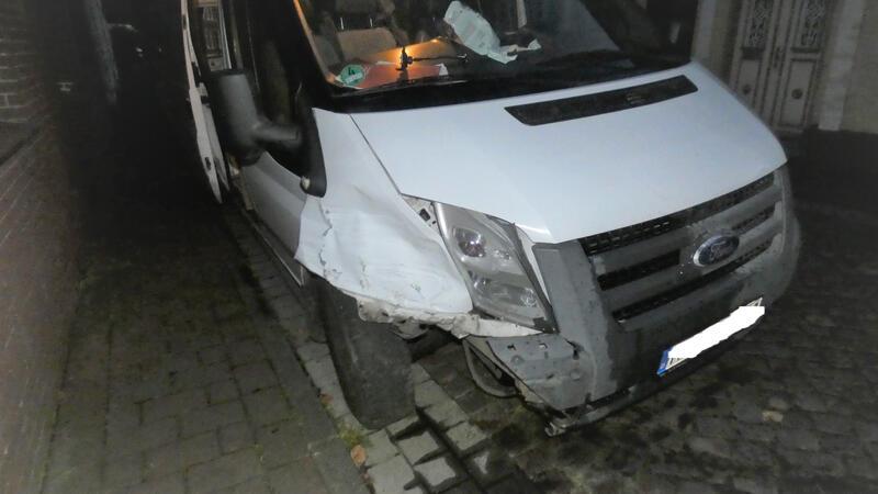 Der verunfallte Transporter löste eine Kettenreaktion aus.