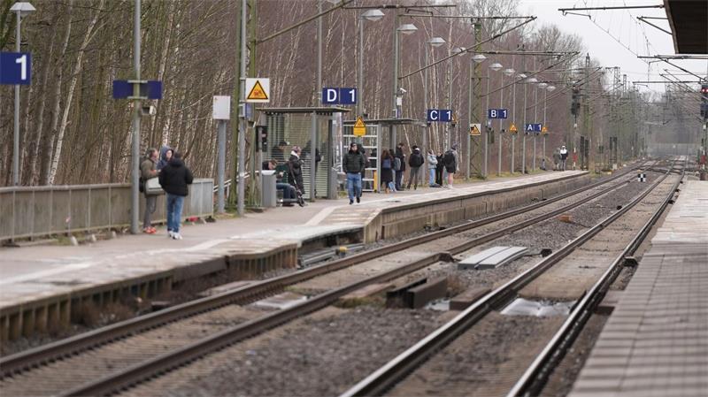 S-Bahn im 10-Minuten-Takt soll Ausbau nach Elmshorn retten Der viergleisige Ausbau des Bahnhofs Elmshorn rechnet sich nur mit einer S-Bahn-Nutzung. (Symbolbild)