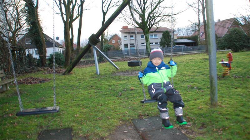 Neugestaltung des Nindorfer Spielplatzes - Einladung zum Bürgerdialog Der vierjährige Antoni wohnt gleich nebenan und kommt regelmäßig zum Spielplatz.