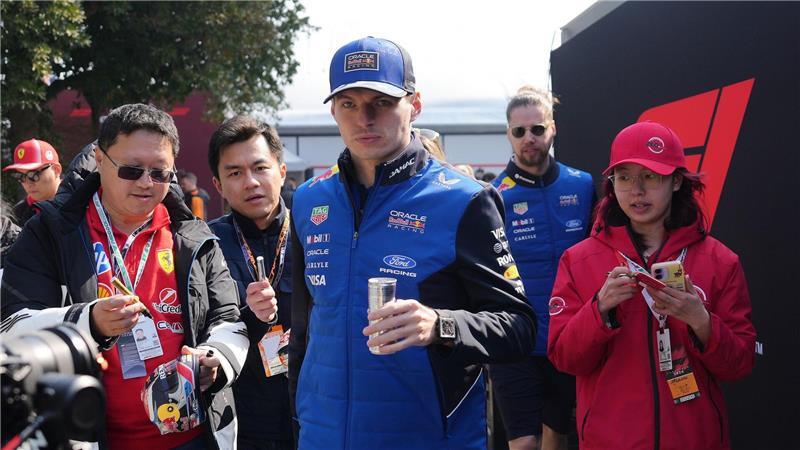 Der viermalige Max Verstappen kommt im Red Bull noch nicht in Fahrt.