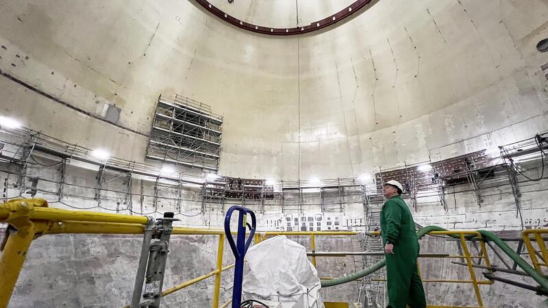 Der vom Beton befreite Sicherheitsbehälter im Kernkraftwerk Stade wird jetzt zum Kunstort.