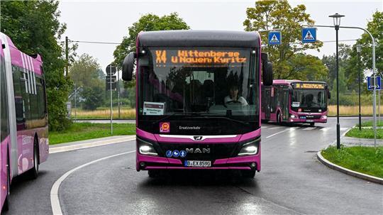 Der von Ecovista betriebene Bus-Ersatzverkehr zwischen Hamburg und Berlin steckt in der Krise. (Archivbild)