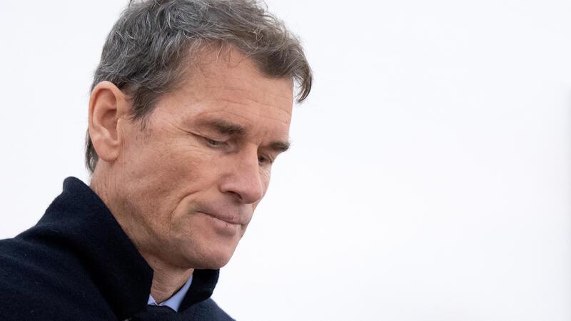 Lehmann im Kettensägen-Prozess: Wollte nur schauen Der wegen Hausfriedensbruch und Sachbeschädigung angeklagte ehemalige Nationaltorwart Jens Lehmann steht vor Prozessbeginn im Amtsgericht im Gerichtssaal.