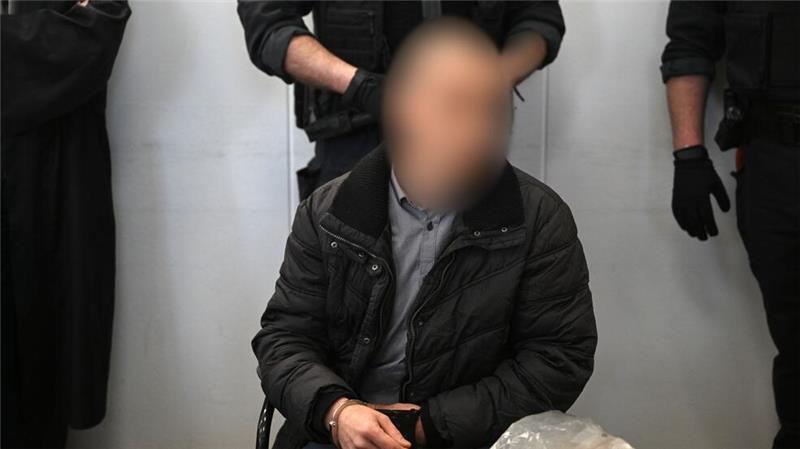 Der wegen Mordes an der neunjährigen Valeriia Angeklagte wartet am Landgericht Chemnitz auf den Beginn seines Prozesses.