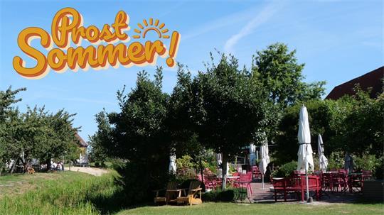 Der weitläufige Garten im Obstparadies Schuback lädt zum Picknicken ein und bietet Planschvergnügen für die jüngsten Gäste.