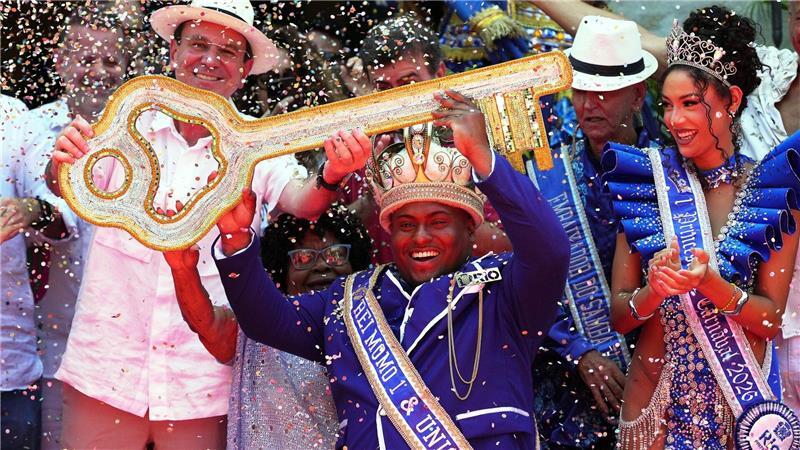 Der weltberühmte Karneval in Brasiliens Millionenmetropole Rio de Janeiro ist offiziell eröffnet.