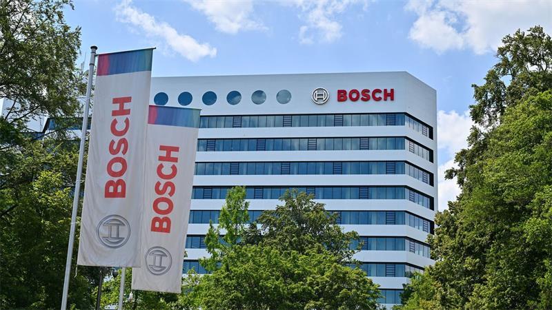 Der weltweit größte Auto-Zulieferer Bosch will die Belegschaft in seinem Nürnberger Werk halbieren und bis 2029 die Personalstärke um 900 Stellen reduzieren (Archivbild). 