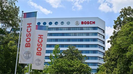 Der weltweit größte Auto-Zulieferer Bosch will die Belegschaft in seinem Nürnberger Werk halbieren und bis 2029 die Personalstärke um 900 Stellen reduzieren (Archivbild). 