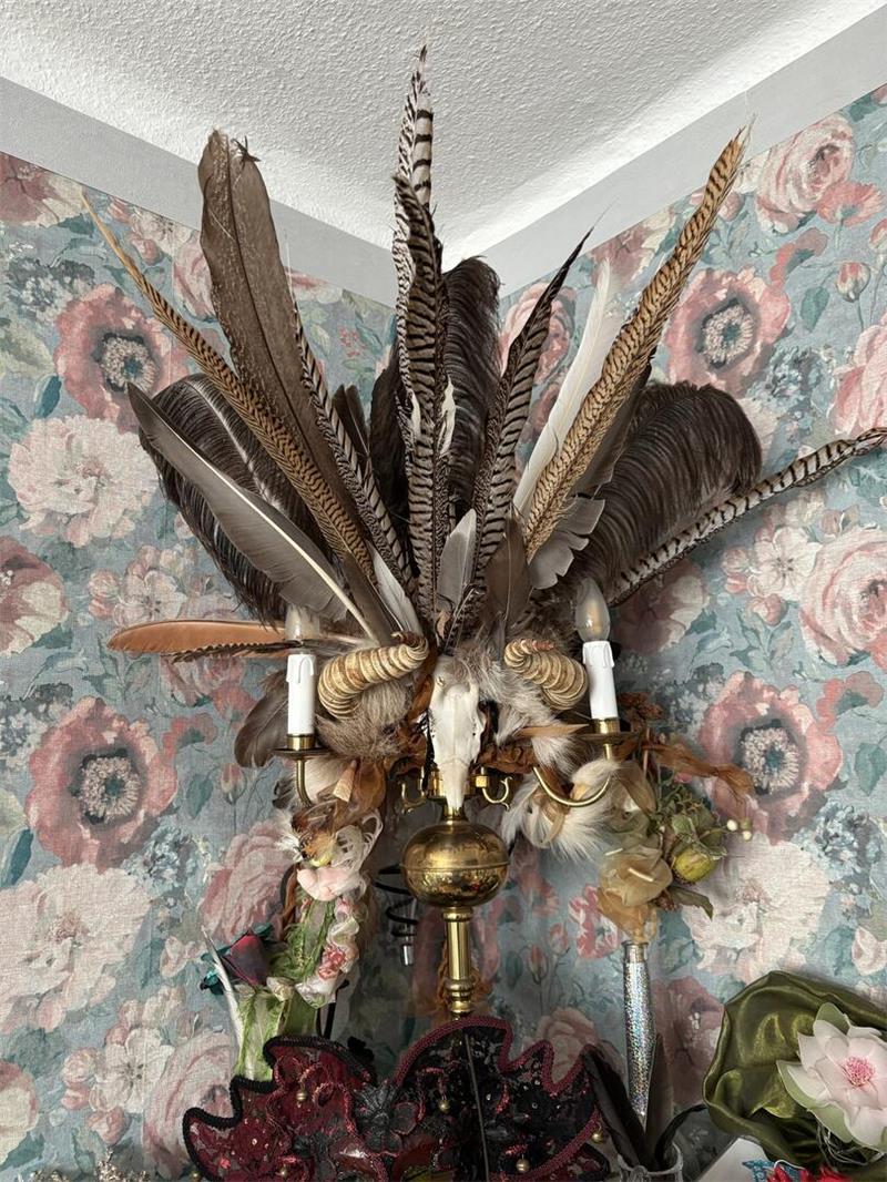 Der wildeste Hut: Zum Kostüm „Achtung Wild“ gehört diese aufwendig gestaltete Kopfbedeckung.