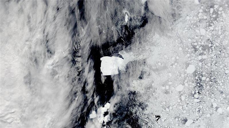 Weltweit größter Eisberg setzt sich in Bewegung Der wohl größte Eisberg der Welt ist Jahrzehnte nach seinem Abbrechen vom antarktischen Schelfeis auf dem Weg nach Norden.