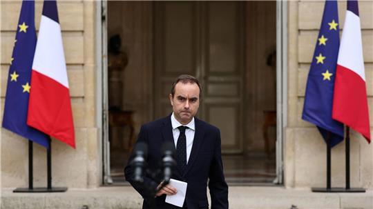 Der zurückgetretene Premier soll in Paris bis Mittwoch einen Ausweg aus der politischen Krise finden.