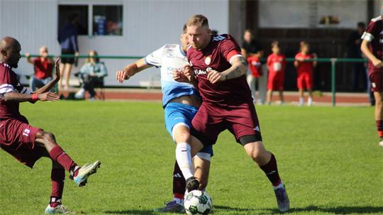 Der zweifache Torschütze Marcus Lasonczyk traf in der Schlussminute aus über 30 Metern zum 4:5 für den TSV Wiepenkathen II.