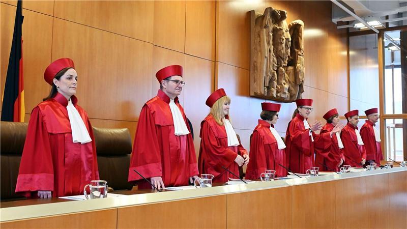 Der zweite Senat verhandelt eine Organklage der Grünen-Fraktion im Bundestag. (Archivbild)