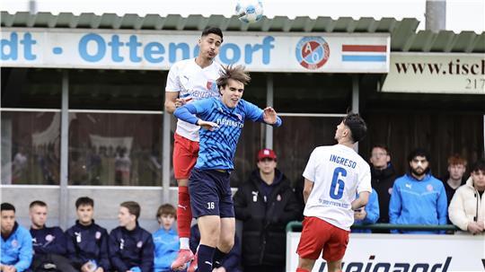 Derby im Auetal: A/O füllt seinen Kader mit Spielern aus der Zweiten und der Jugend auf.