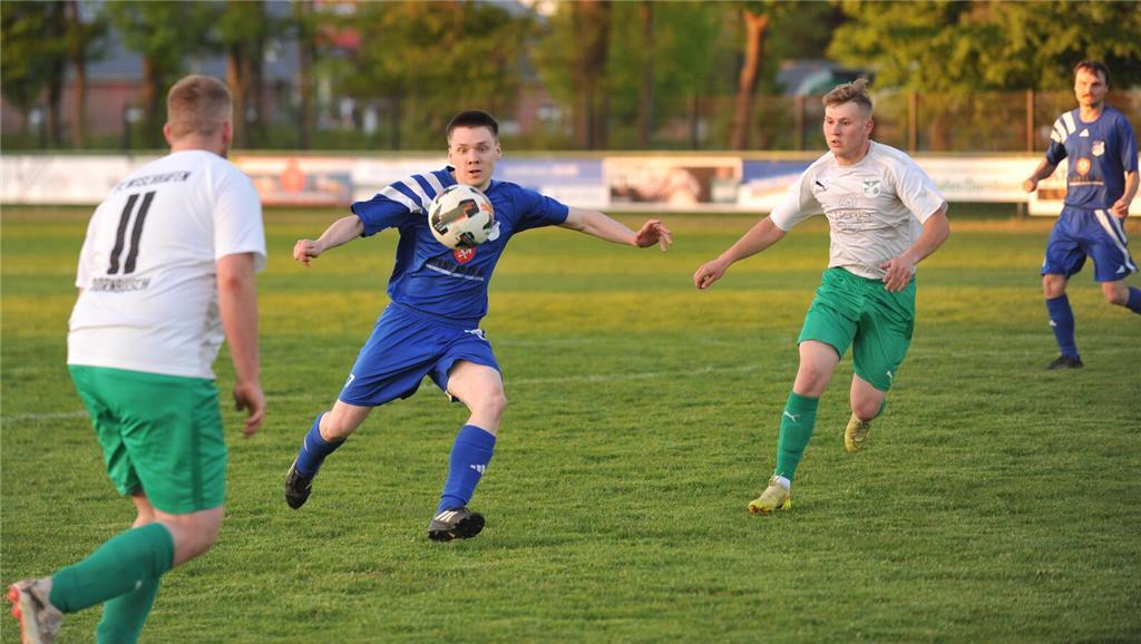 Derby im Elbestadion: Der TSV Großenwörden II gewinnt mit 5:1 gegen den FC Wisch...