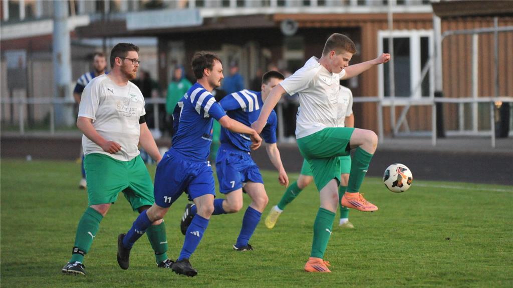 Derby im Elbestadion: Der TSV Großenwörden II gewinnt mit 5:1 gegen den FC Wisch...