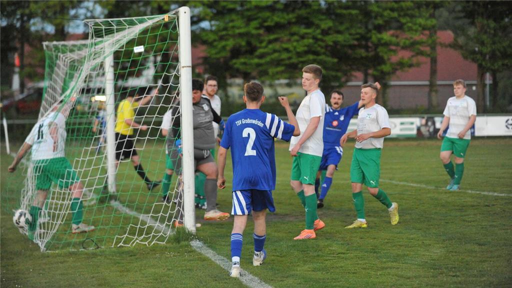 Derby im Elbestadion: Der TSV Großenwörden II gewinnt mit 5:1 gegen den FC Wisch...