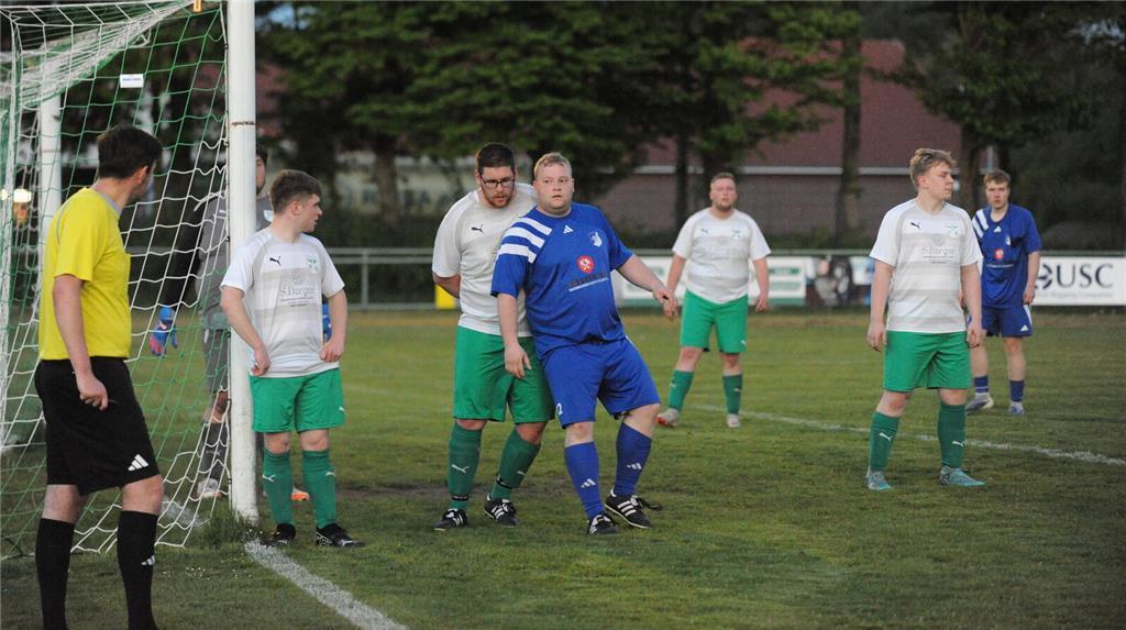 Derby im Elbestadion: Der TSV Großenwörden II gewinnt mit 5:1 gegen den FC Wisch...