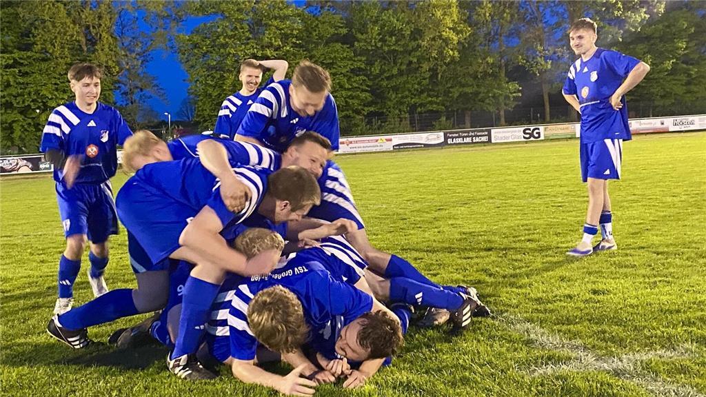 Derby im Elbestadion: Der TSV Großenwörden II gewinnt mit 5:1 gegen den FC Wisch...