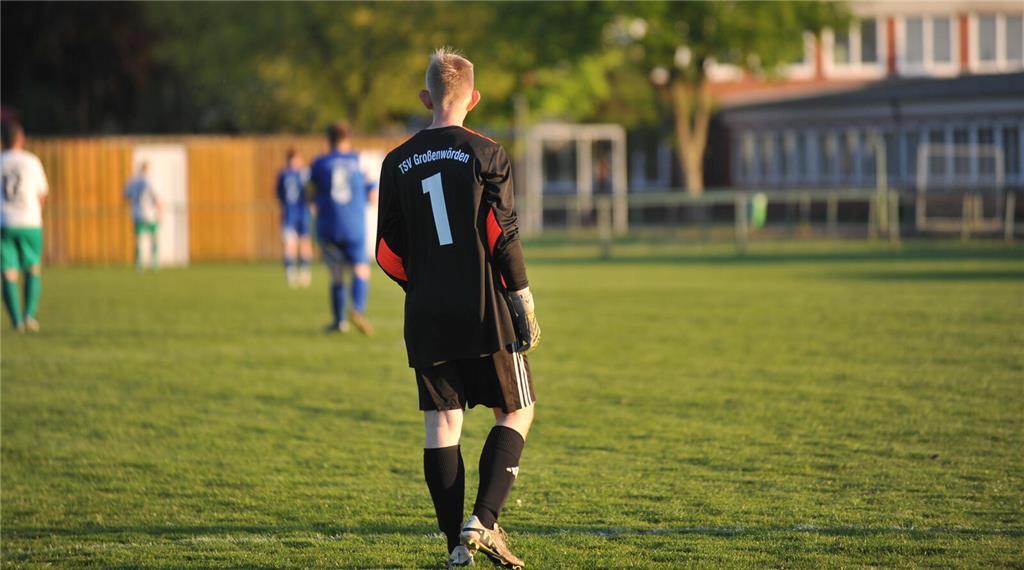 Derby im Elbestadion: Der TSV Großenwörden II gewinnt mit 5:1 gegen den FC Wisch...