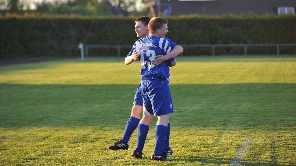 Derby im Elbestadion: Der TSV Großenwörden II gewinnt mit 5:1 gegen den FC Wisch...