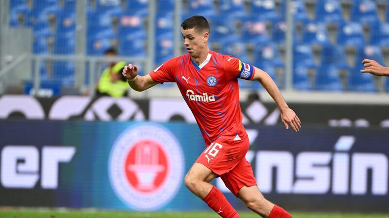Medien: Sander wechselt aus Kiel nach Mönchengladbach Derzeit Kapitän bei Holstein Kiel: Philipp Sander.