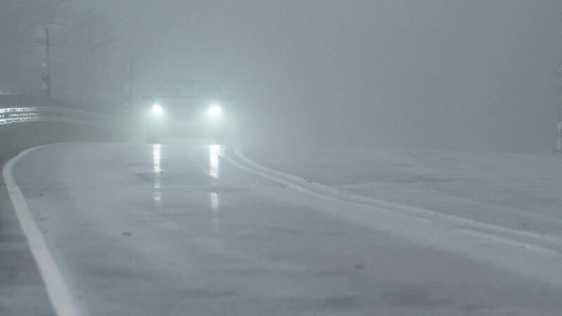 Nächstes Sturmtief im Anmarsch – Viel Regen Derzeit behindert viel Regen die Sicht der Autofahrer.