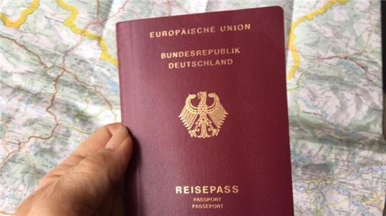 Derzeit muss bundesweit länger als gewöhnlich auf einen Reisepass gewartet werden.
