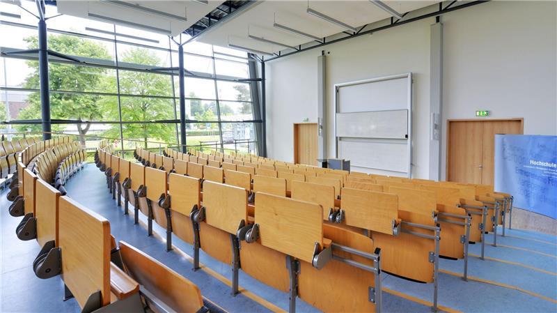 Derzeit nutzen den Hörsaal im Hansecampus noch 80 Studierende. Sie können ihre Ausbildung beenden.