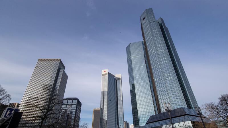 „Derzeit werden händeringend Milliarden für Einsparungen gesucht, aber unberechtigte Gewinne der Banken werden nicht konsequent zurückgeholt“, sagt Gerhard Schick, Vorstand der Bürgerbewegung Finanzwende.