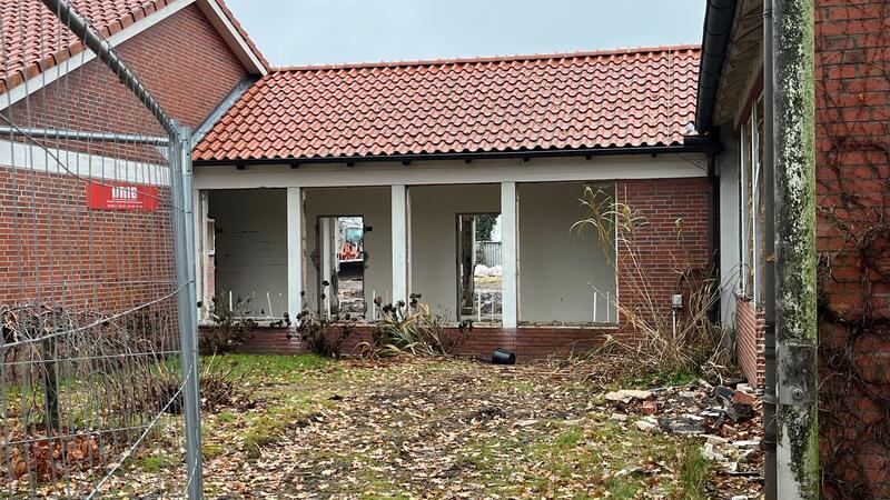 Derzeit wird die Grundschule Hammah umgebaut. Die Sanierung war dringend nötig, nach dem Umbau soll die Schule genügend Räume für den Ganztagsbetrieb haben.
