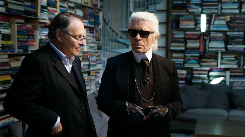 Sensationell gute Lagerfeld-Doku Designer Karl Lagerfeld im Gespräch mit dem Filmemacher Gero von Boehm (links).