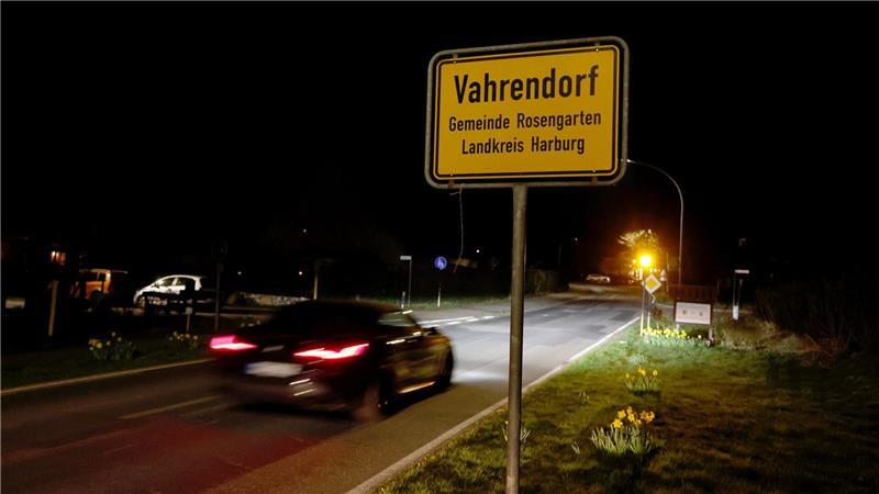 Details zu dem Fund in der Gemeinde Rosengarten nahe Hamburg gab es zunächst kaum.