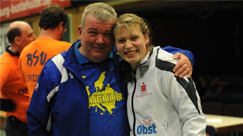 Feuerwehrmann, Schütze, BSV-Fan: Detlef Eggers hinterlässt eine große Lücke Detlef Eggers und BSV-Handballerin Sarah Lamp.