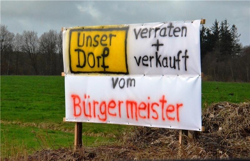 Deutliche Botschaft an Hechthausens Bürgermeister Jan Tiedemann (SPD): Er will rechtlich aber nichts unternehmen, sondern setzt lieber auf Dialogbereitschaft. Fotos Schröder