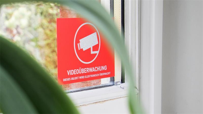 Einbrecher-Grauen im Kreis Stade: Wie viel Abschreckung bringt eine Kamera? Deutliche Information: Auf überwachte Bereiche muss gut sichtbar hingewiesen werden.
