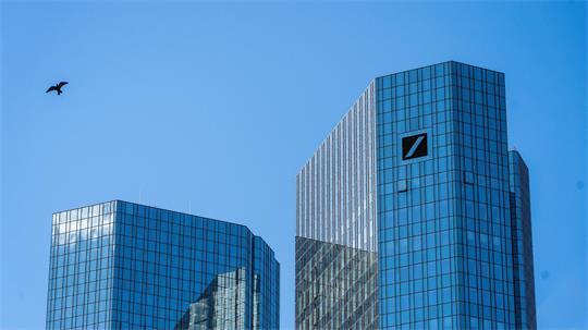 Deutsche Bank: Auch die Zwischenbilanz für das dritte Quartal fällt positiv aus. (Archivbild)