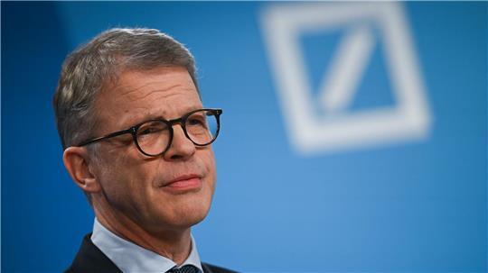 Deutsche-Bank-Chef Sewing sieht das Übernahmeringen um die Commerzbank gelassen (Archivbild)