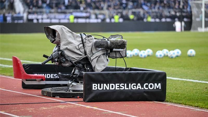 Mit Bayern und Dortmund: Zwei Spiele im Free-TV zum Start ins neue Jahr Deutsche Fußballfans bekommen im neuen Jahr den FC Bayern München und Borussia Dortmund im Free-TV zu sehen.