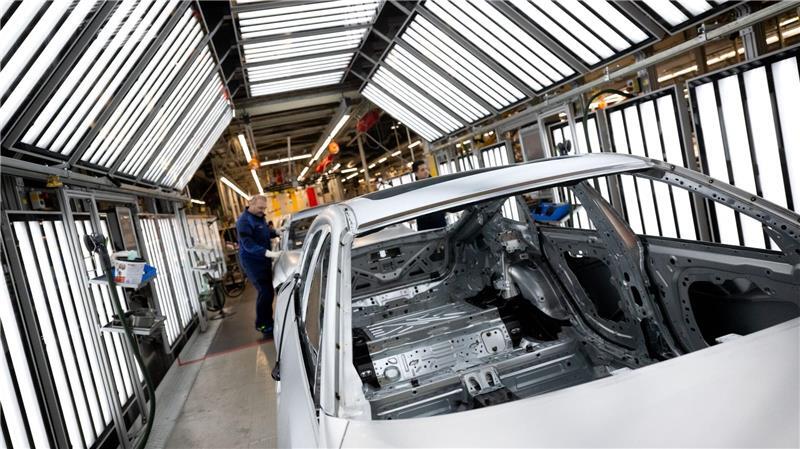 Deutsche Unternehmen haben viele Jobs ins Ausland verlagert, vor allem in die Produktion (Archivbild)