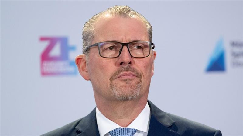 Dulger: Neue Regierung hat Chance auf Stimmungswechsel Deutschland braucht aus Sicht des Arbeitgeberpräsidenten Dulger einen Politikwechsel in der Wirtschafts- und Sozialpolitik. (Archivbild)
