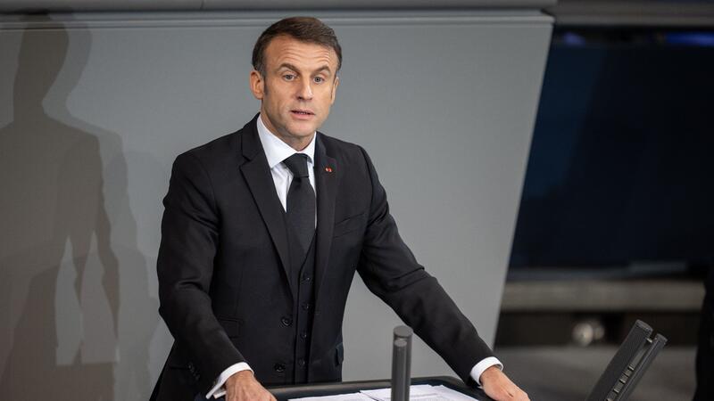 „Deutschland hat einen Staatsmann verloren. Europa hat eine Säule verloren. Frankreich hat einen Freund verloren“: Emmanuel Macron.