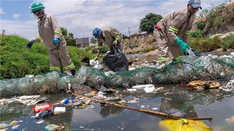 Letzte Chance: Verhandlungen über UN-Plastik-Abkommen Deutschland ist Greenpeace zufolge der größte Plastikmüllexporteur Europas. (Archivbild)