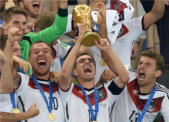 Deutschland mit Kapitän Philipp Lahm war letztmals 2014 in Rio Fußball-Weltmeister. Foto: dpa-Archiv