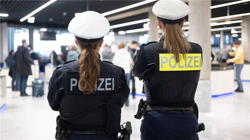Deutschland muss an seinen Flughäfen weitere Vorbereitungen treffen, um den Anforderungen des neuen europäischen Asylsystems Gerecht zu werden. (Symbolbild) 