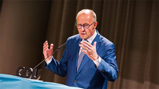 „Deutschland muss ein Industrieland bleiben!“, forderte Bundeskanzler Friedrich Merz (CDU) auf einer Veranstaltung der CDU Niedersachsen in Langenhagen bei Hannover.
