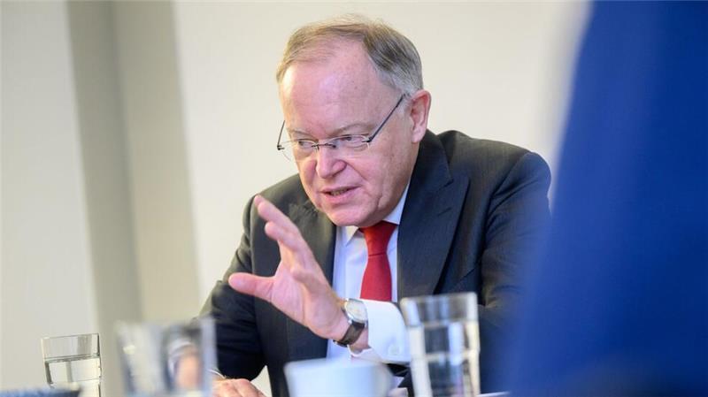 Deutschland sei das einzige Industrieland, das versuche, durch Sparen ans Ziel zu kommen, sagt Niedersachsens Ministerpräsident Weil. (Archivbild)