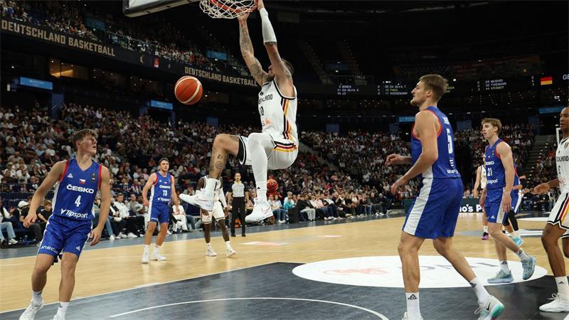 Deutsche Basketballer im Supercup-Finale Deutschlands Basketballer zeigten einige spektakuläre Aktionen.