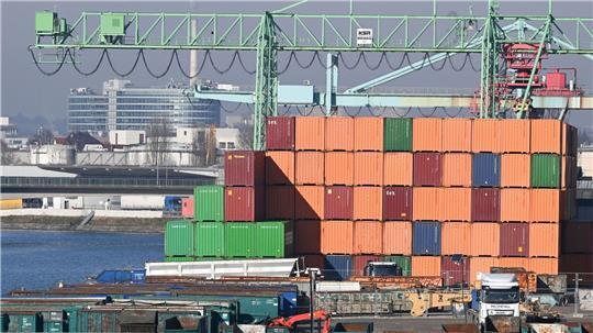 Deutschlands Exporteure haben nach dem Dämpfer zu Jahresbeginn im Februar wieder bessere Geschäfte gemacht. (Archivbild)