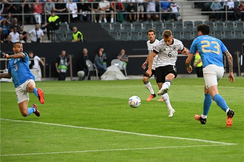 Deutschland feiert historisches 5:2 gegen Italien als WM-Mutmacher Deutschlands Joshua Kimmich sorgte mit dem 1:0 (10.) für den frühen Dosenöffner gegen die Squadra Azzurra.